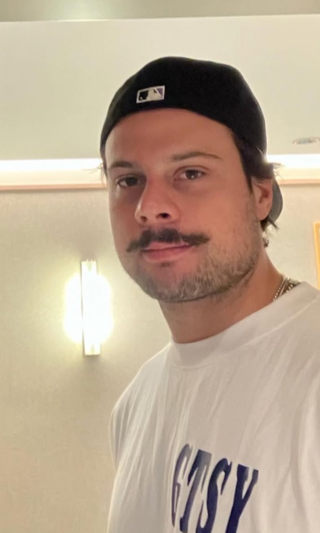 Chat with auston matthews male